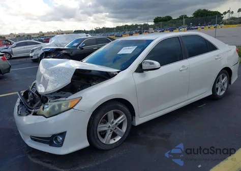 2014 Toyota Camry Se z USA, uszkodzony, nr VIN 4T1BF1FKXEU452975